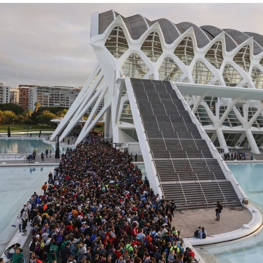 Sempre les nostres mans al costat de les vostres, Dana a València