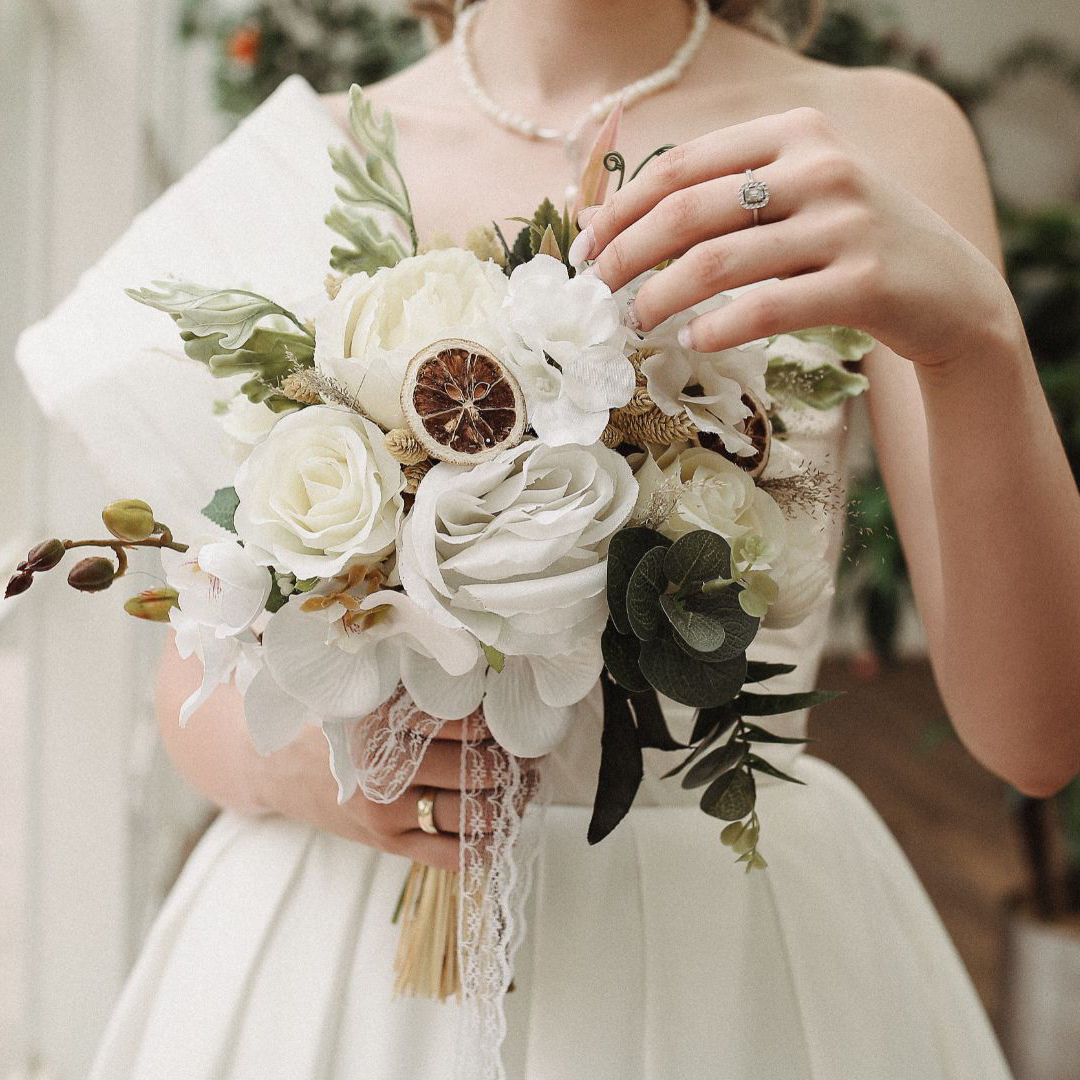 Elegància en cada pas; l'art de vestir amb distinció en bodes i batejos